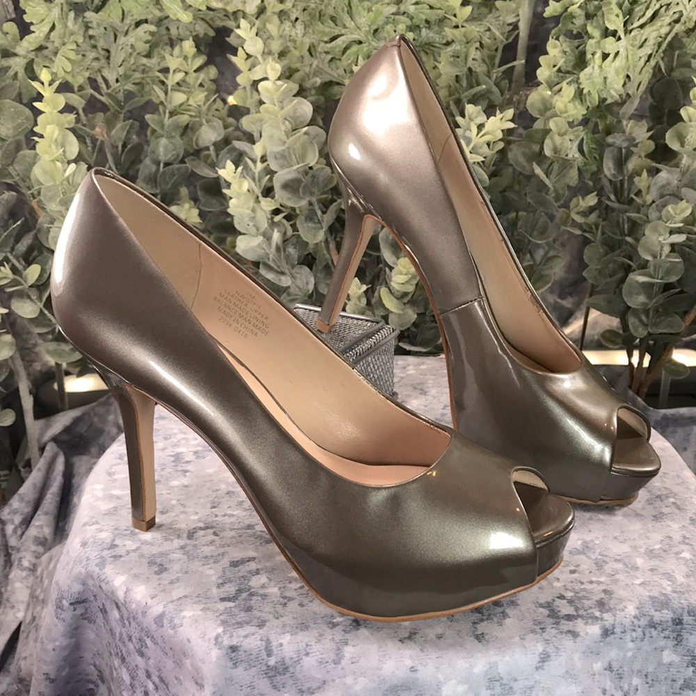 Nine West QTPie Metallic Dk. Taupe 4” Peep Toe Dress Heels Women’s 7M✨Like New✨